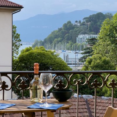 Balcone appartamenti -la casa sul porto-, Laveno Mombellojpg